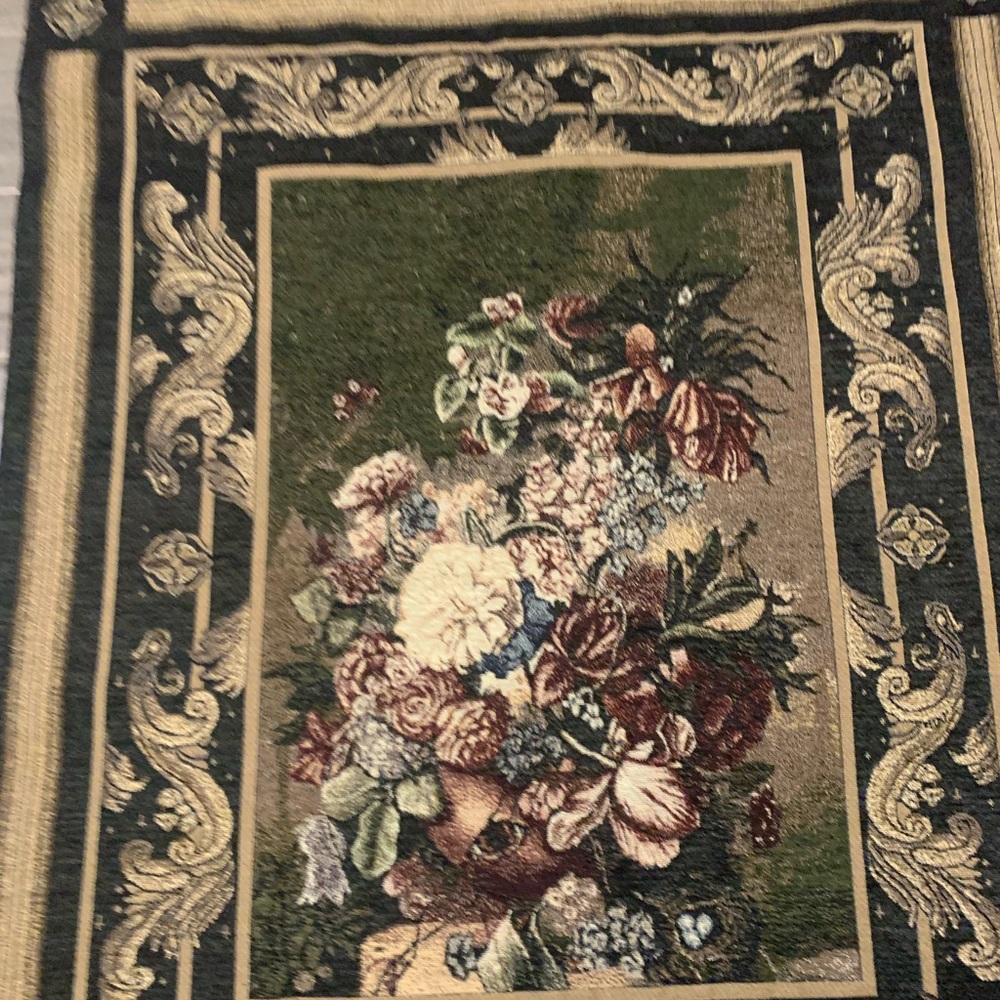 42” x 35” (3’6” x 2’11”) Moody Floral Tapestry w Navy Backing made in US - Picture 8 of 8